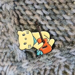Enamel pin: Debut cat